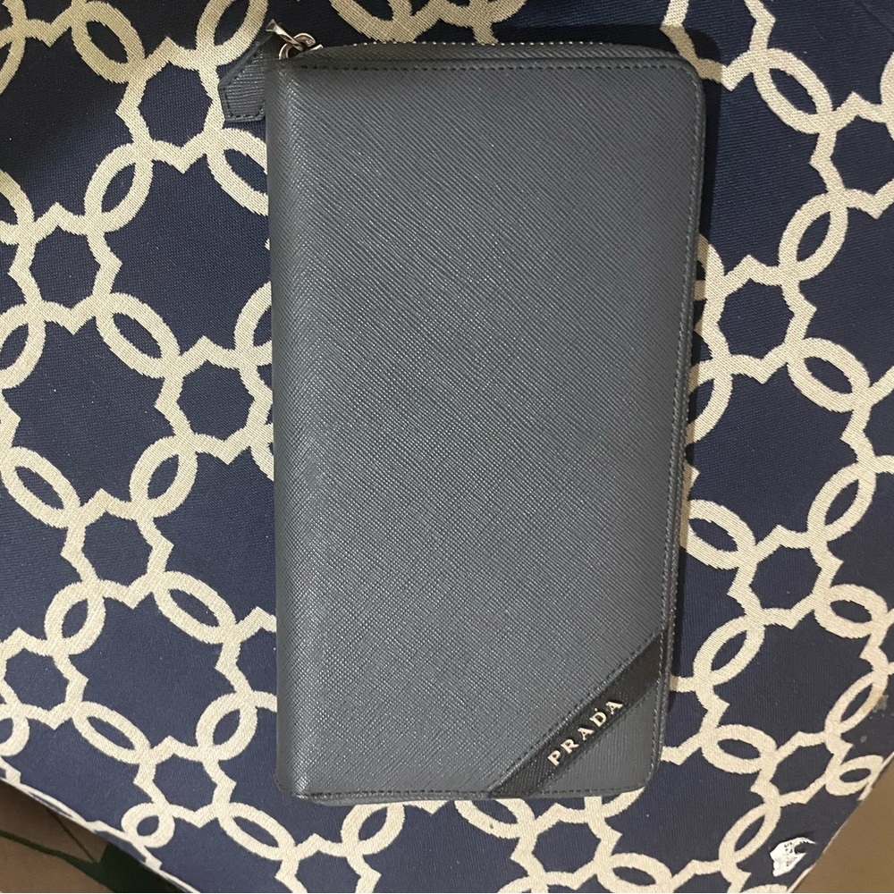 Offers welcome , wallet gray nice size wallet 💜💜 MAKE AN OFFER!!!💜